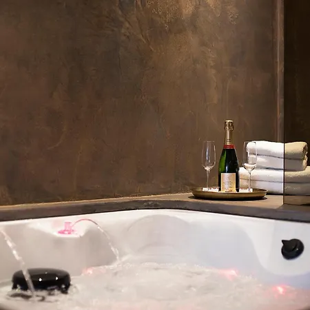Suite-elegance Prive Sauna & Jacuzzi Apartmán *