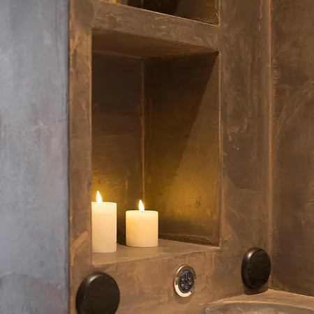 Suite-elegance Prive Sauna & Jacuzzi *