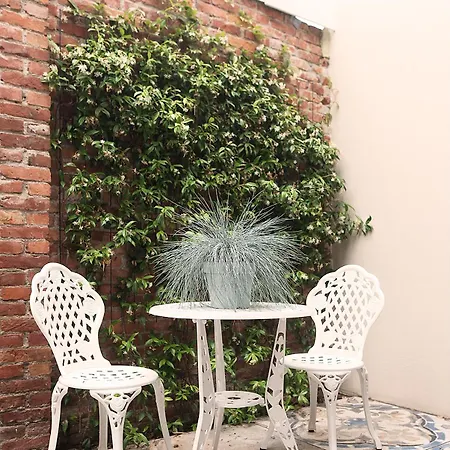 Suite-elegance Prive Sauna & Jacuzzi Apartman