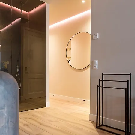 Suite-elegance Prive Sauna & Jacuzzi *