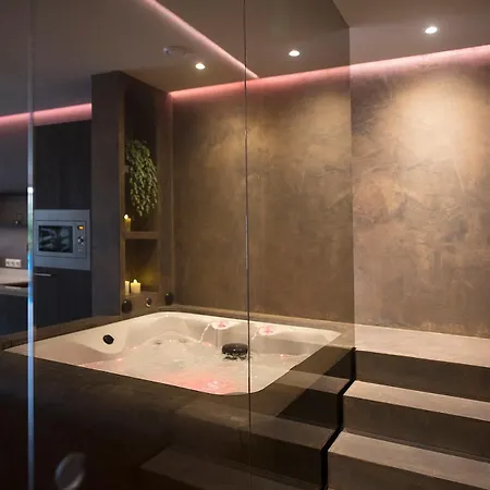 Suite-elegance Prive Sauna & Jacuzzi لاهاي