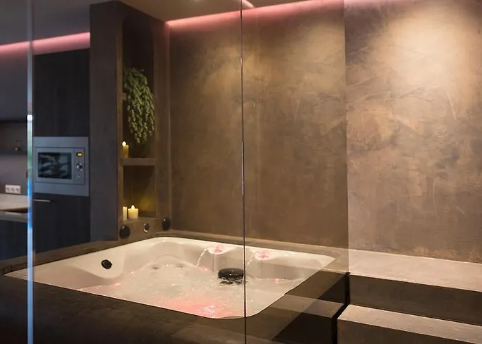 Suite-elegance Prive Sauna & Jacuzzi Haia